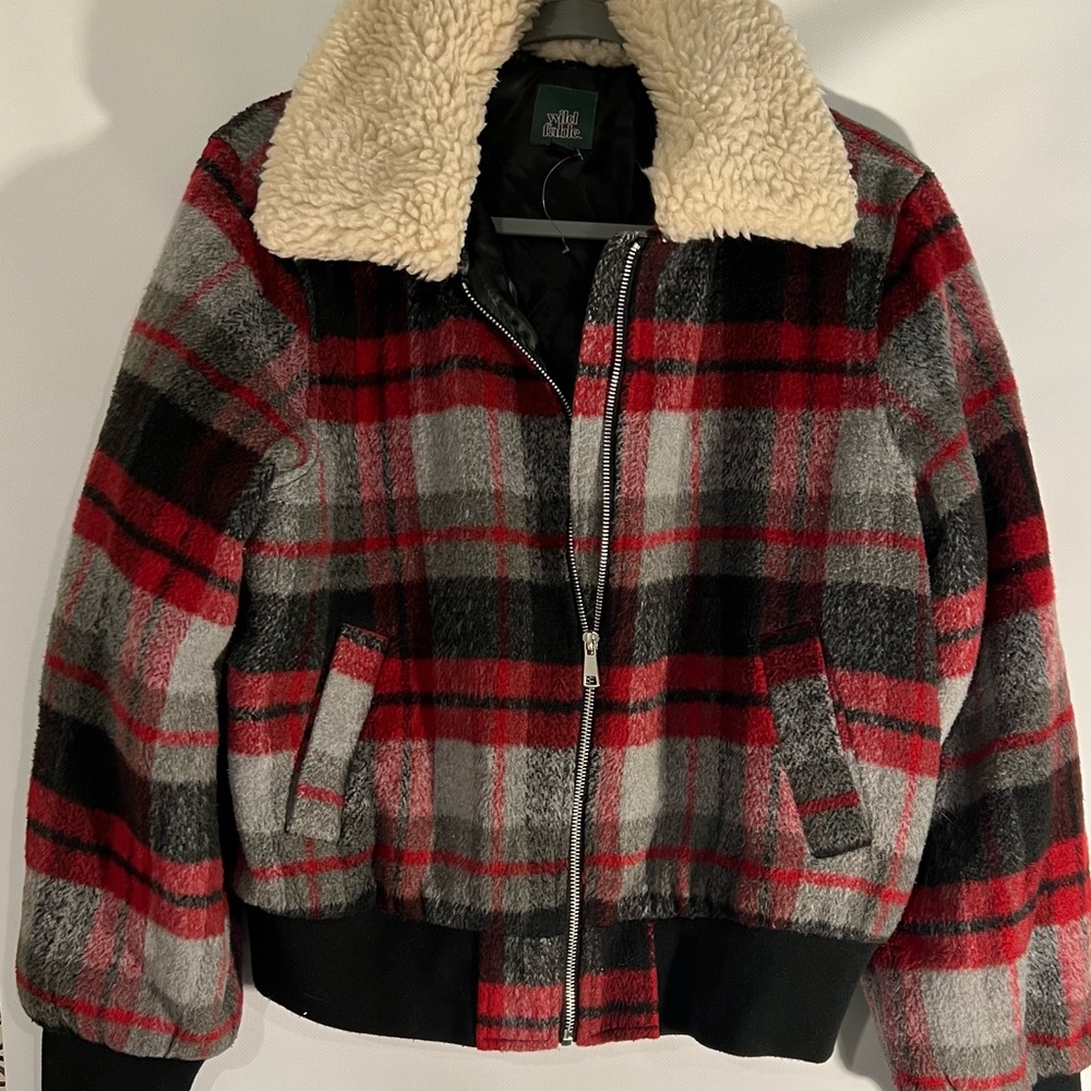 Wild Fable‎ size large in a pretty plaid with fur neck